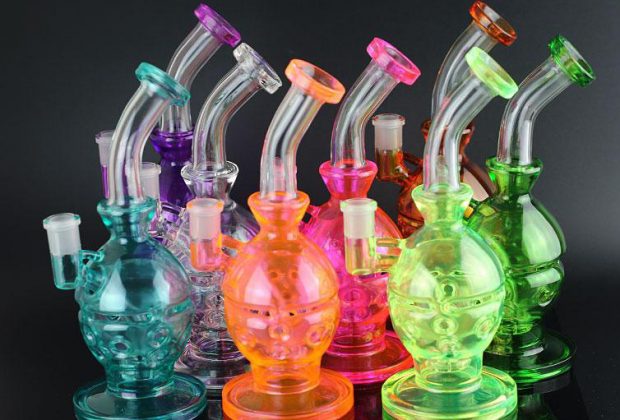 Bringing Cheap Bongs Home From Vacation 1