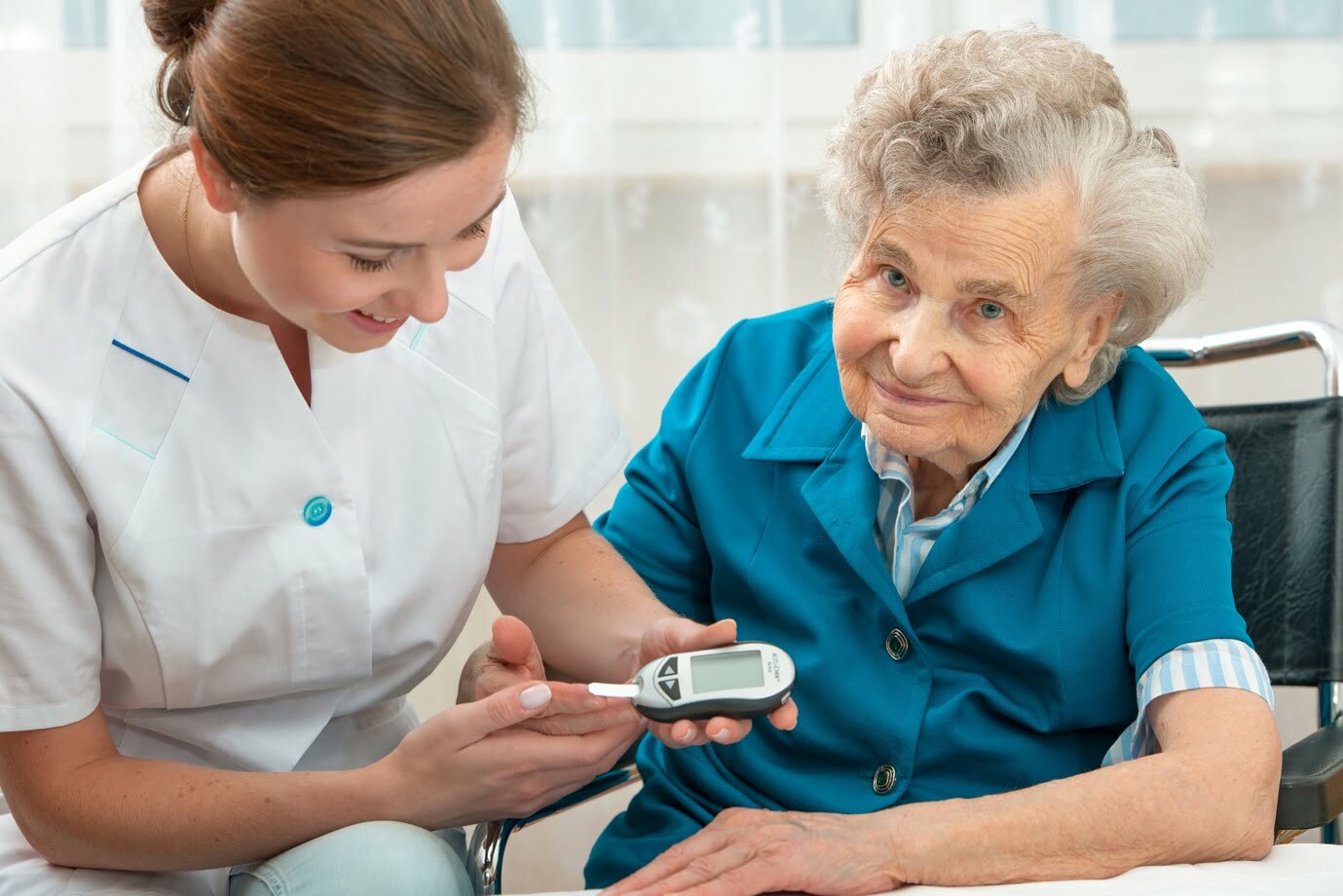 A doctor checking the blood pressure of a patient Description automatically generated with low confidence